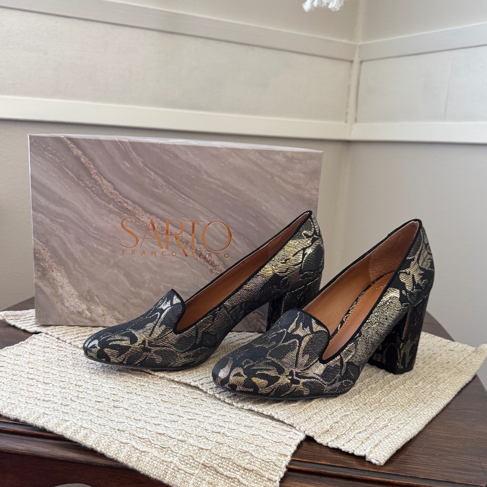 Franco Sarto black and gold brocade pumps size 8